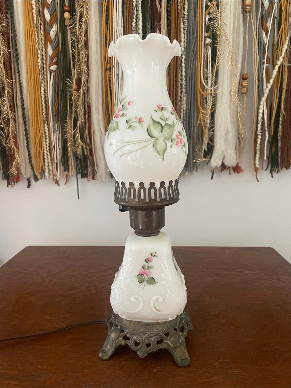 Decorative White Floral Milk Glass Table Lamp
